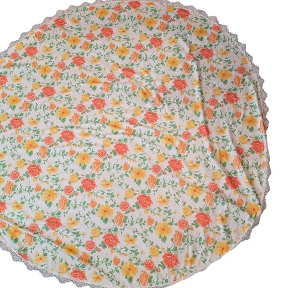 70s‎ Vintage silky floral round tablecloth with lace trim - Picture 2 of 6